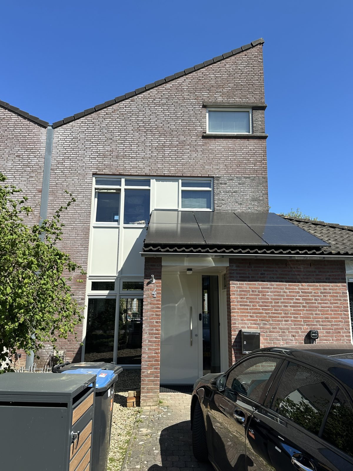 Door SWSchilderwerken geschilderde gevel en kozijnen